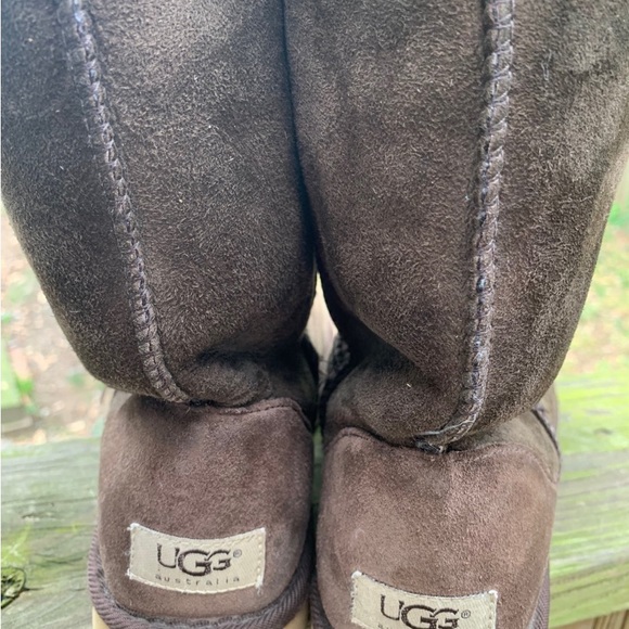 Chocolate Brown Authentic Classic Uggs - Picture 4 of 10